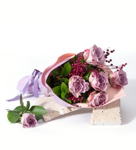 Lila Pembe Bukette 5 Lila Gül ve Mor Luna